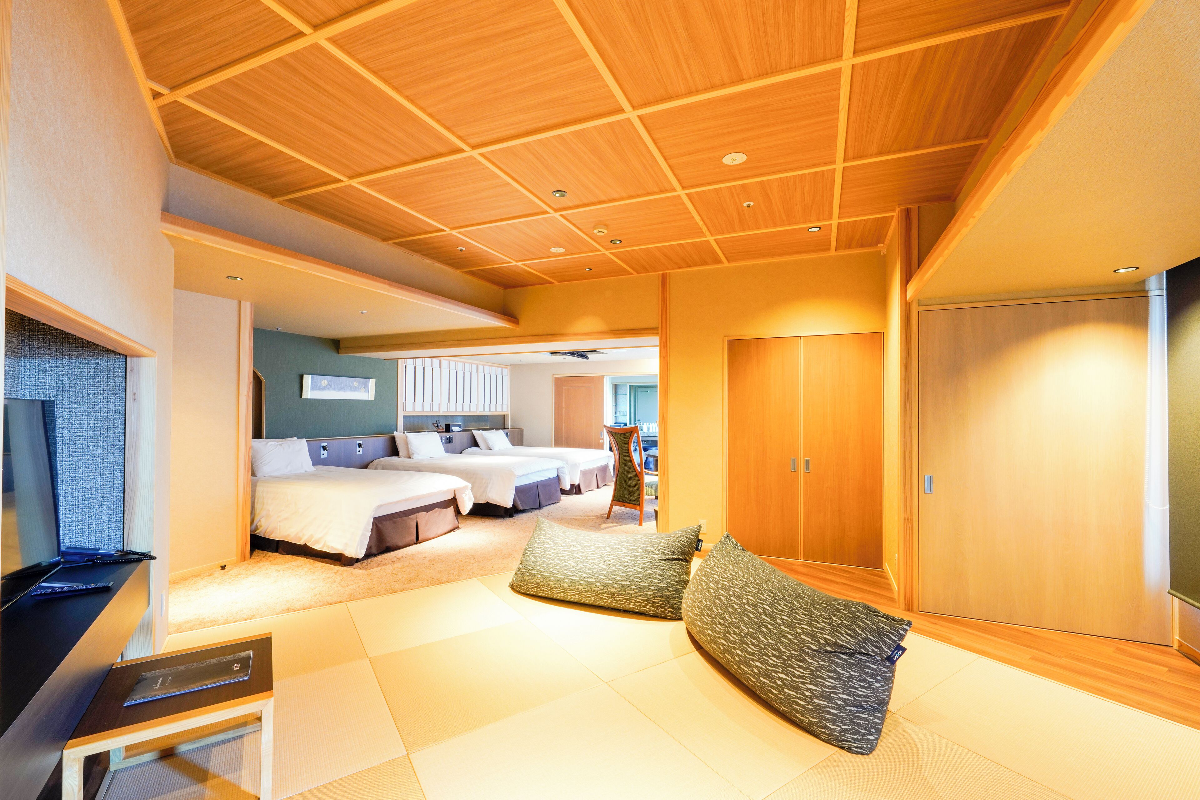 ラグジュアリー スイート 3 ベッドルーム 専用バスルーム マウンテンビュー | セーフティボックス (室内)、WiFi (無料)、ベッドシーツ