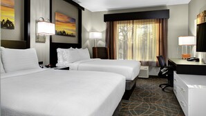 A hotel room with two beds, a desk, a chair, and a TV. - Holiday Inn Windsor Wine Country by IHG (Windsor)