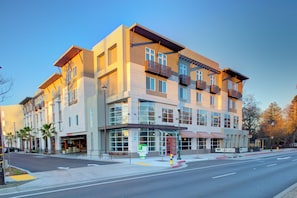 A multi-story hotel with a ground-level restaurant and a visible fire hydrant. - Holiday Inn Windsor Wine Country by IHG (Windsor)
