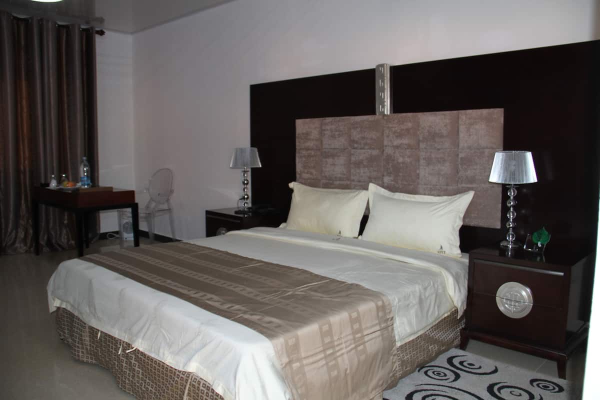 Minibar, in-room safe, desk, rollaway beds