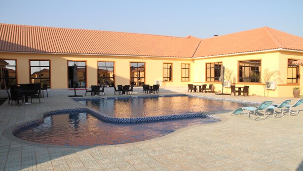 Outdoor pool - Hotel Ritz Lauca (Menongue)