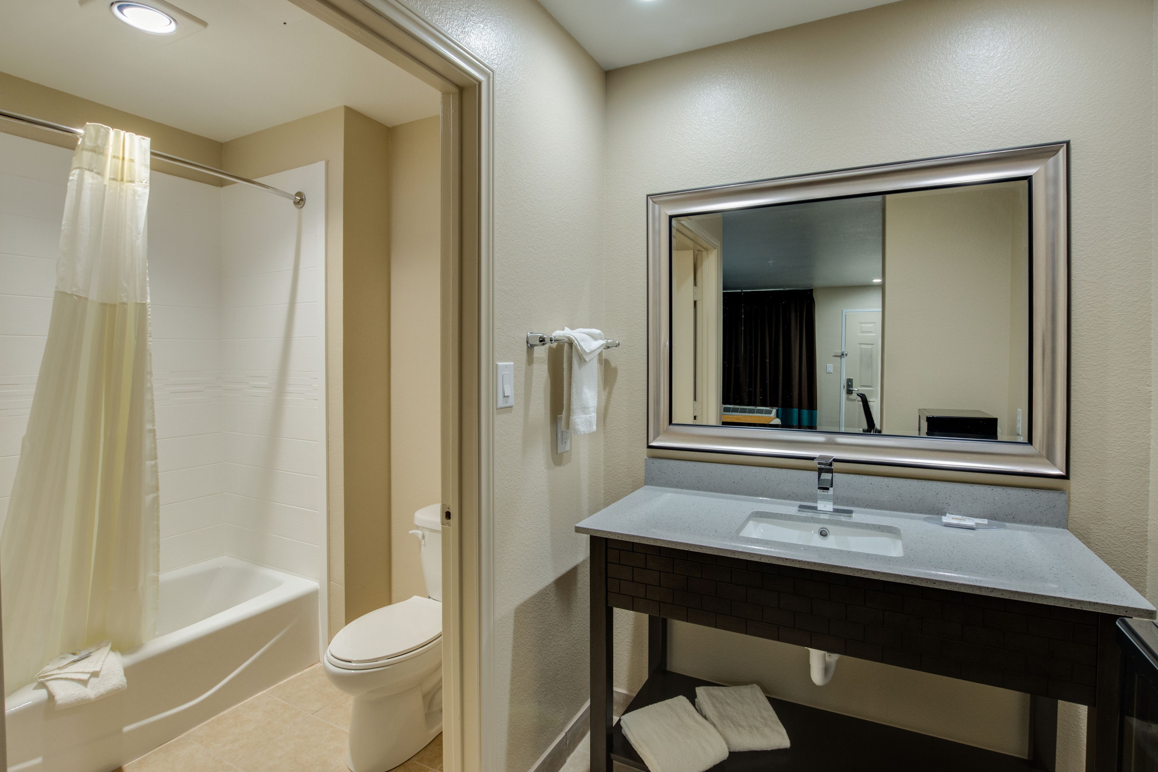 Bathtub, free toiletries, hair dryer, towels