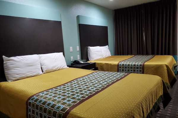 Double Room, Smoking | Meja, seterika/papan seterika, Wi-fi percuma, cadar katil