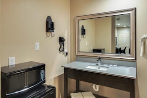 Bathtub, free toiletries, hair dryer, towels