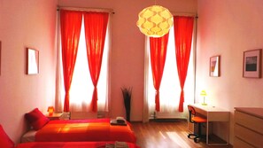 Lägenhet - 2 sovrum - kök - utsikt mot staden | 1 sovrum, sängtillbehör av högsta kvalitet och skrivbord