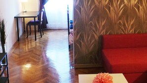 Unclassified image, 4 of 30, button - NEW ASTORIA (Budapest)