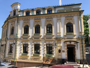 Exterior - Gonchar Hotel (Kyiv)