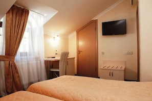 Classic Twin Room | Desk, soundproofing, iron/ironing board, free WiFi - Gonchar Hotel (Kyiv)