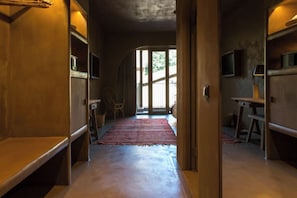Minibar - Life Gallery (Korçë)