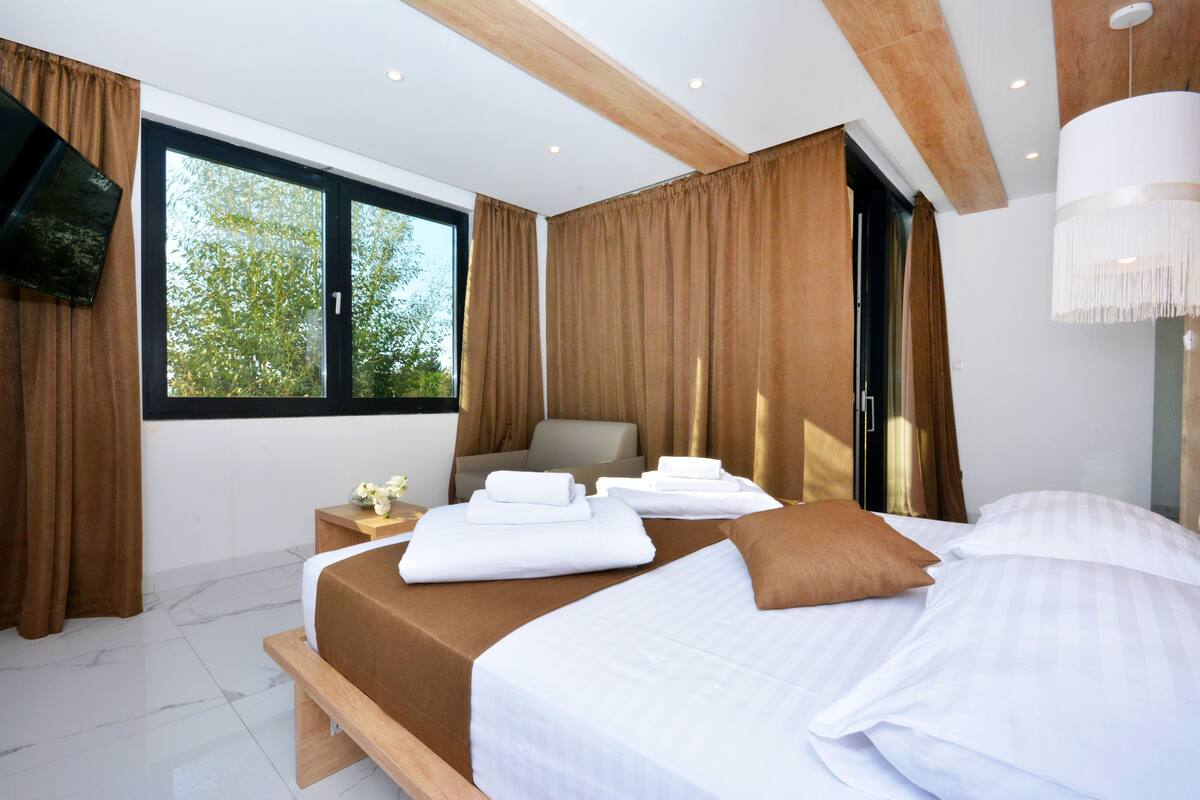 1 bedroom, minibar, in-room safe, desk