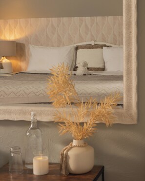 Blackout curtains, free WiFi, bed sheets -  Auberge Old Chelsea (Chelsea)