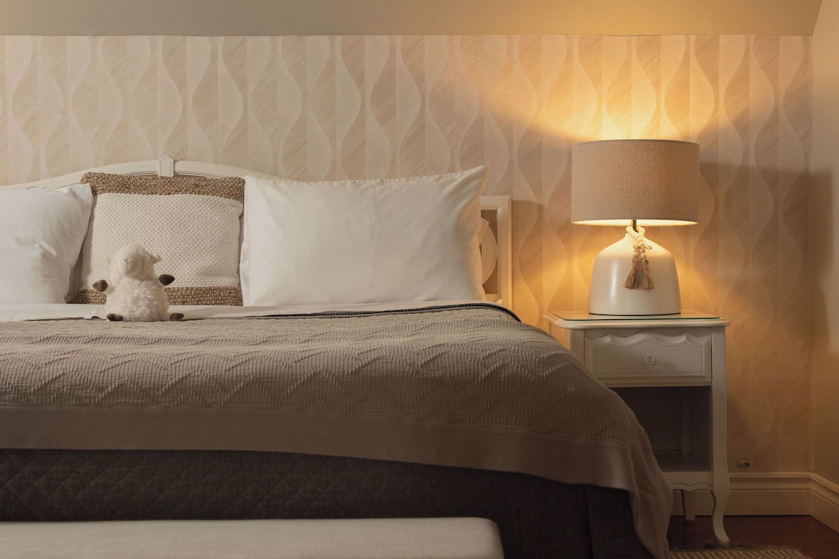 Blackout curtains, free WiFi, bed sheets