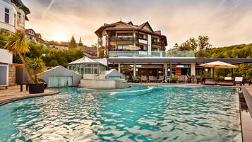 Indoor pool, outdoor pool, sun loungers