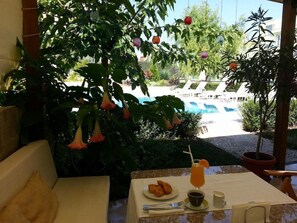 Outdoor dining - Muses (Sozopol)