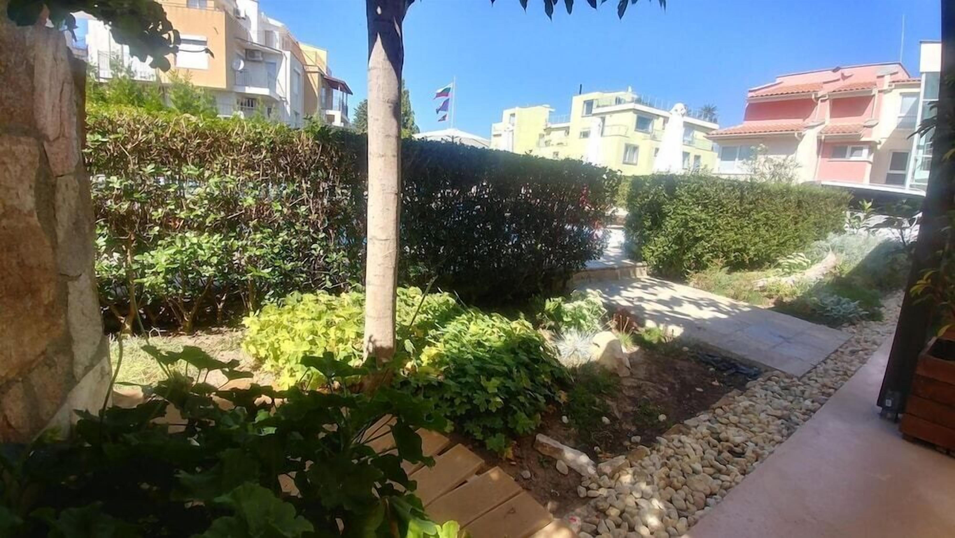 المنطقة المحيطة بالمنشأة