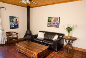 Laptop workspace, soundproofing, free WiFi, wheelchair access - Eikelaan Farm Cottages (Wolseley)