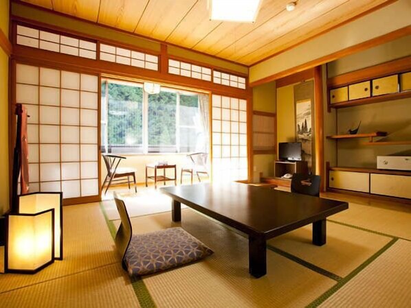 Unclassified image, 1 of 6, button - Shimogoten (Tanabe)
