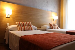 Minibar, in-room safe, desk, soundproofing - Hotel Carmen (Mijas)