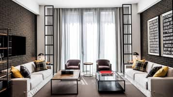 1 bedroom, premium bedding, in-room safe, desk
