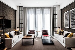 Apartamento clássico, 3 quartos, 2 banheiros | 1 quarto, roupas de cama premium, cofres nos quartos, escrivaninha