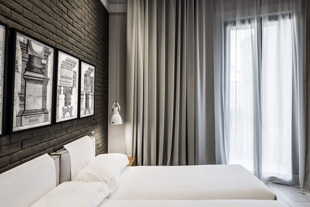 1 bedroom, premium bedding, in-room safe, desk