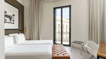 1 bedroom, premium bedding, in-room safe, desk