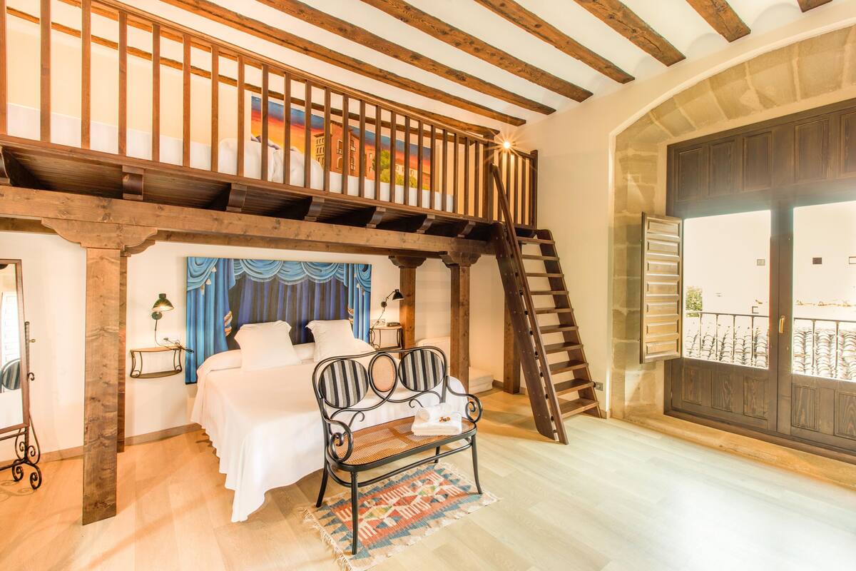 junior studio suite, kitchenette | down duvets, pillow-top beds, minibar, individually decorated