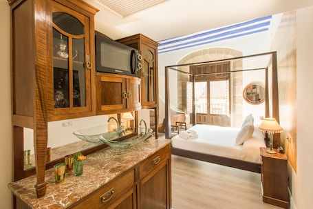 Junior Studio Suite, Kitchenette | Private kitchenette