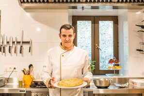 Daily continental breakfast for a fee - Teatrisso Hotel Palacio (Cuzcurrita de Rio Tiron)