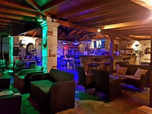 Bar junto a la piscina