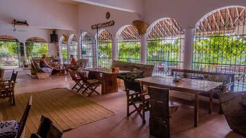 Breakfast, lunch, dinner served; local and international cuisine