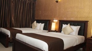 Desk, iron/ironing board, free WiFi - Hotel Sun Hill Nuwara Eliya (Nuwara Eliya)