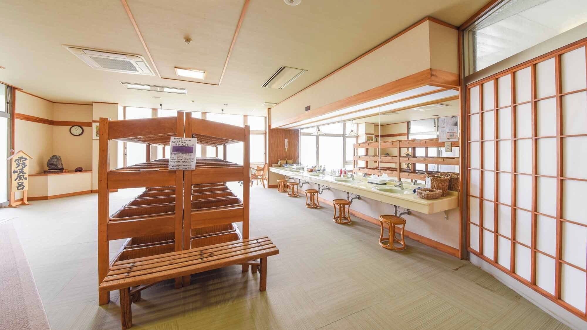 A traditional Japanese-style room with tatami flooring, a wooden shelf unit, and a long counter with stools.