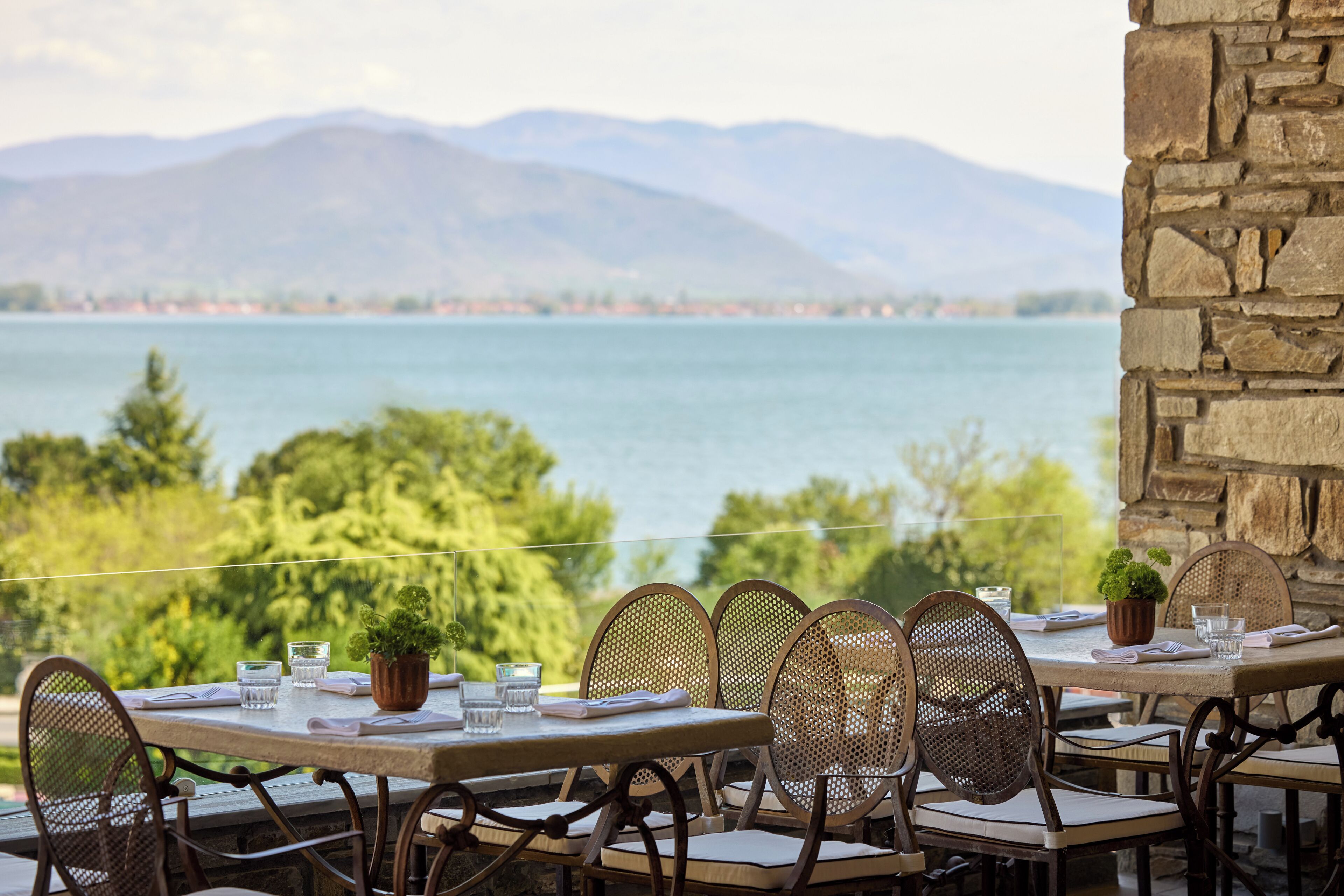 3 restaurants; breakfast, lunch, and dinner served