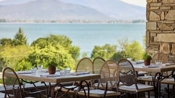3 restaurantes: opção de café da manhã, almoço e jantar