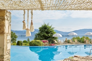 2 bars/lounges - Limneon Resort & Spa (Kastoria)