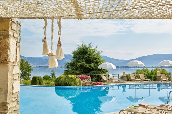 2 bars/lounges - Limneon Resort & Spa (Kastoria)