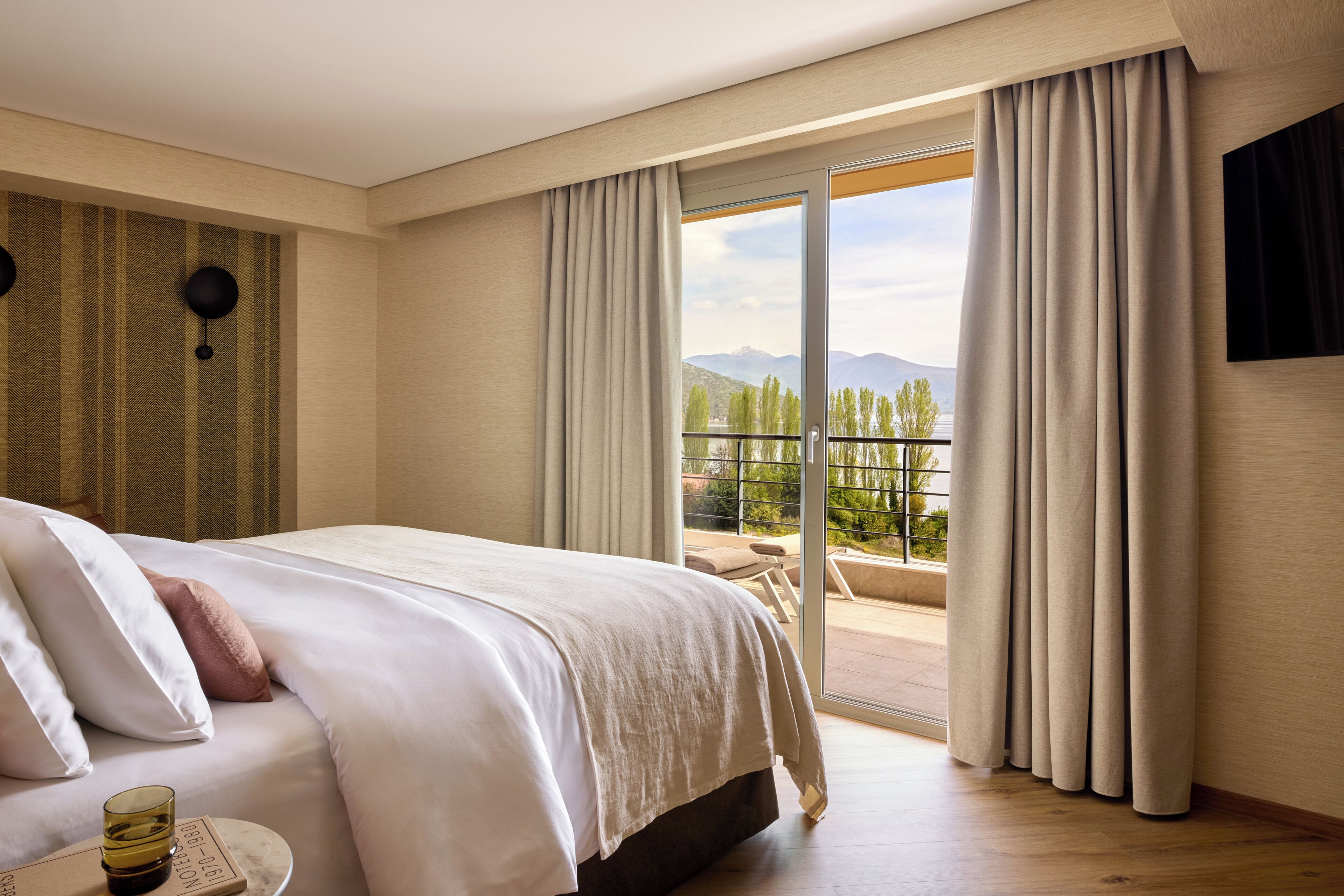Superior Suite, Lake View | Minibar, in-room safe, desk, soundproofing
