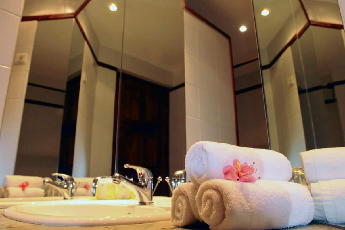 combined shower/bathtub, free toiletries, hair dryer, bathrobes