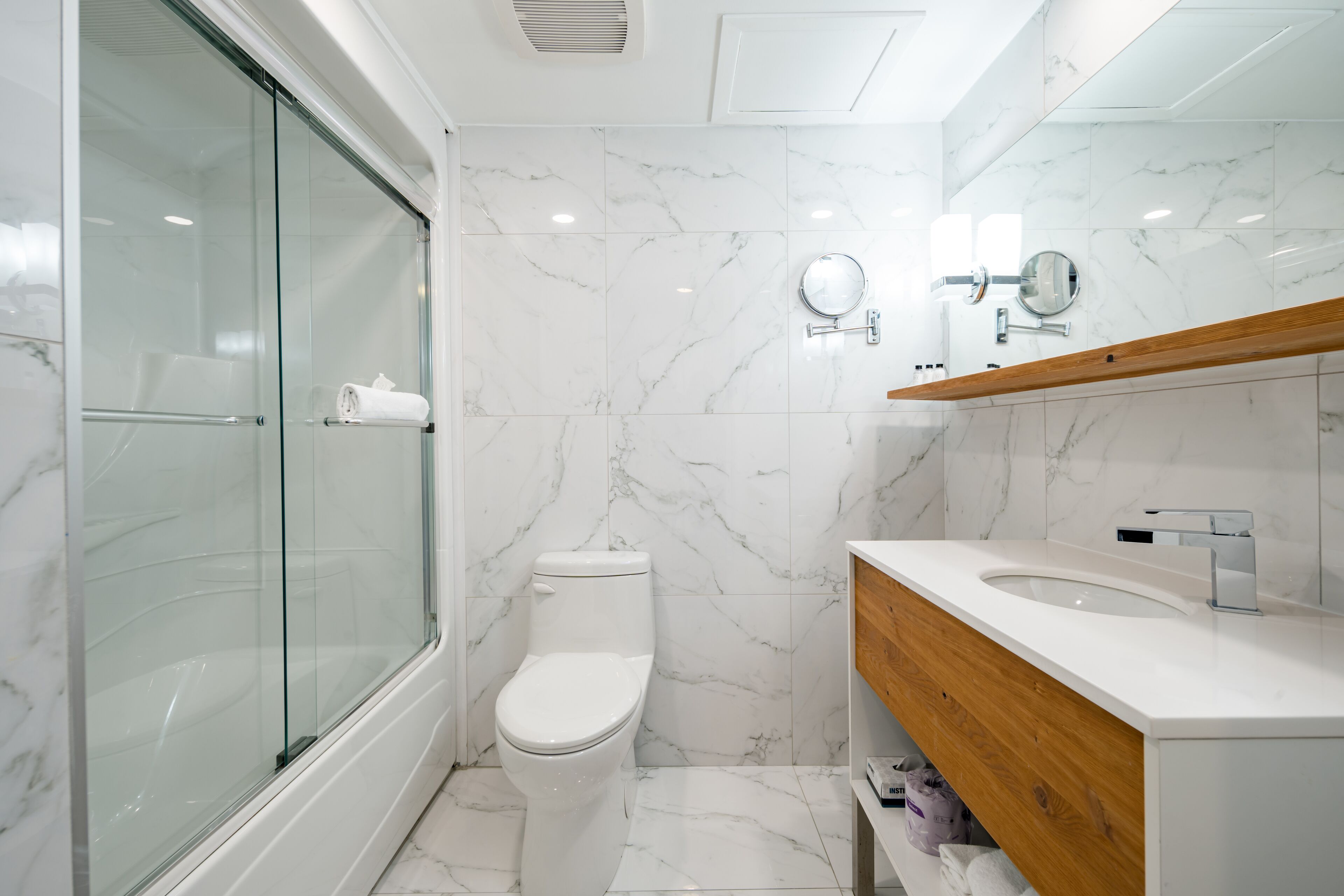 combined shower/bathtub, free toiletries, hair dryer, bathrobes