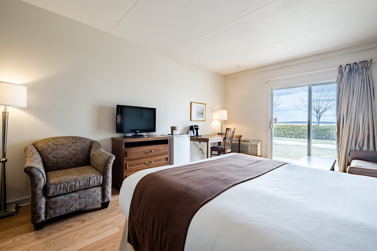 Classic Double Room, 1 Queen Bed with Sofa bed | Desk, laptop workspace, free WiFi, bed sheets