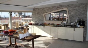 تناول الطعام