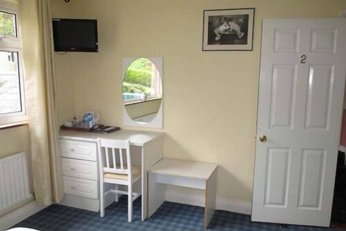 Chambre Double, salle de bains attenante (Shower) | Équipements de la chambre