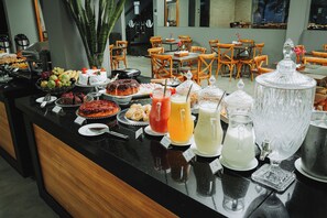 Free daily buffet breakfast - Catuai Hotel (Cacoal)