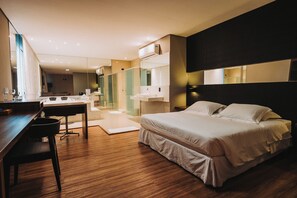 Presidential-studiosuite | Minibar, skrivebord, mørklægningsgardiner, strygejern/strygebræt