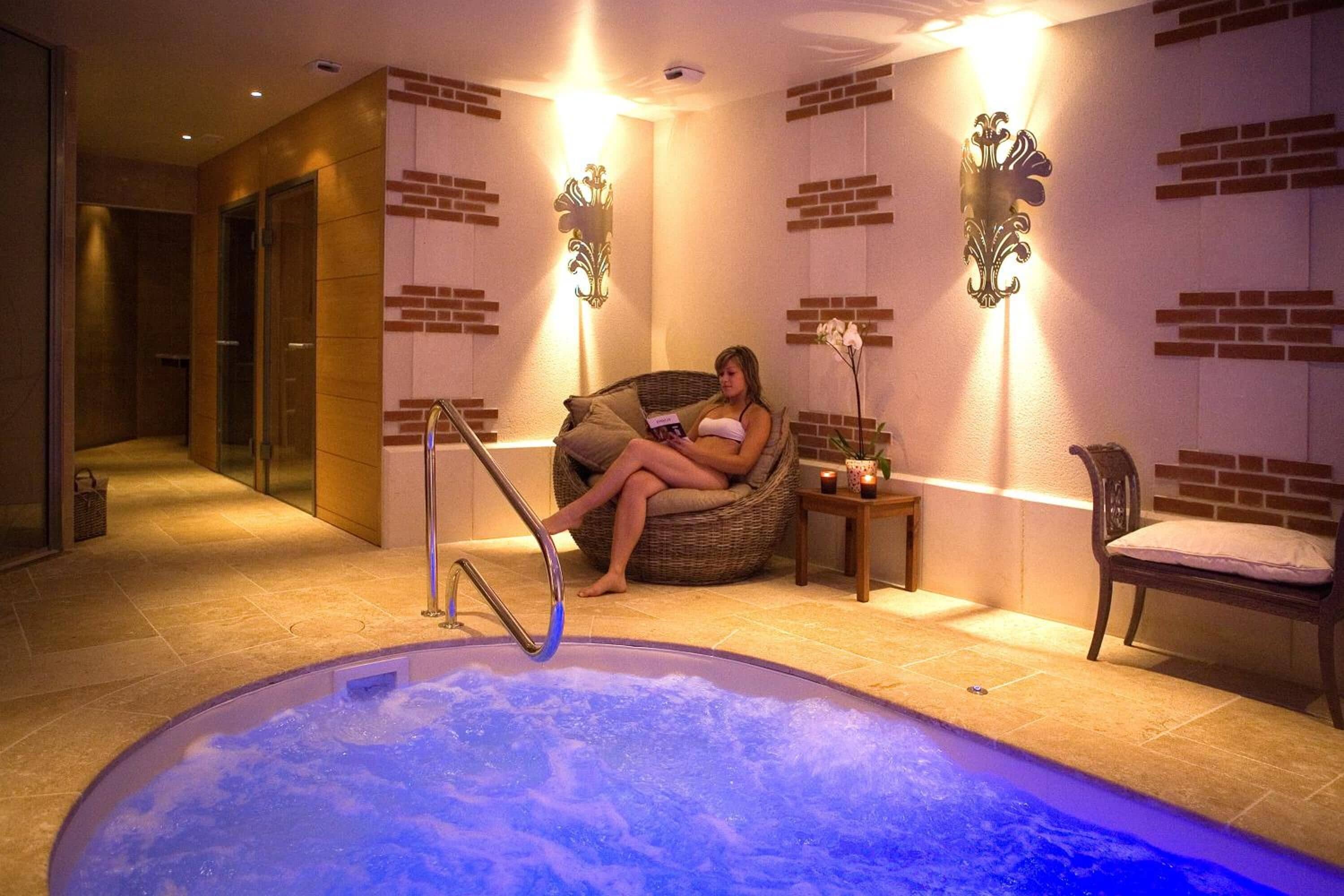 معالجات لتقشير البشرة، جلسات للعناية بالوجه، علاجات الأيورفيديك