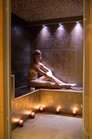 Exfoliation, soins du visage, soins ayurvédiques, manucure et pédicure