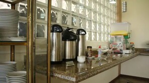 Colazione a buffet inclusa, servita tutte le mattine 