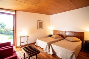 Free cots/infant beds, free WiFi