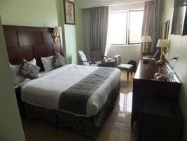 Chambre Double | Minibar, rideaux occultants, lits bébé (gratuits), Wi-Fi gratuit